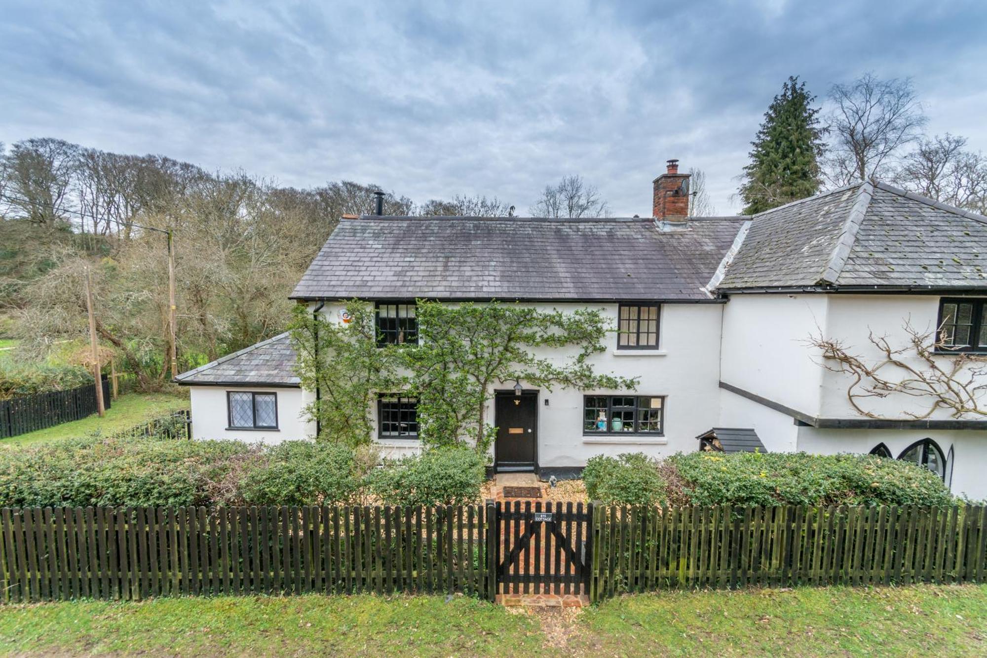 Luxury Cosy Cottage, Enchanting Forest Location. Ringwood